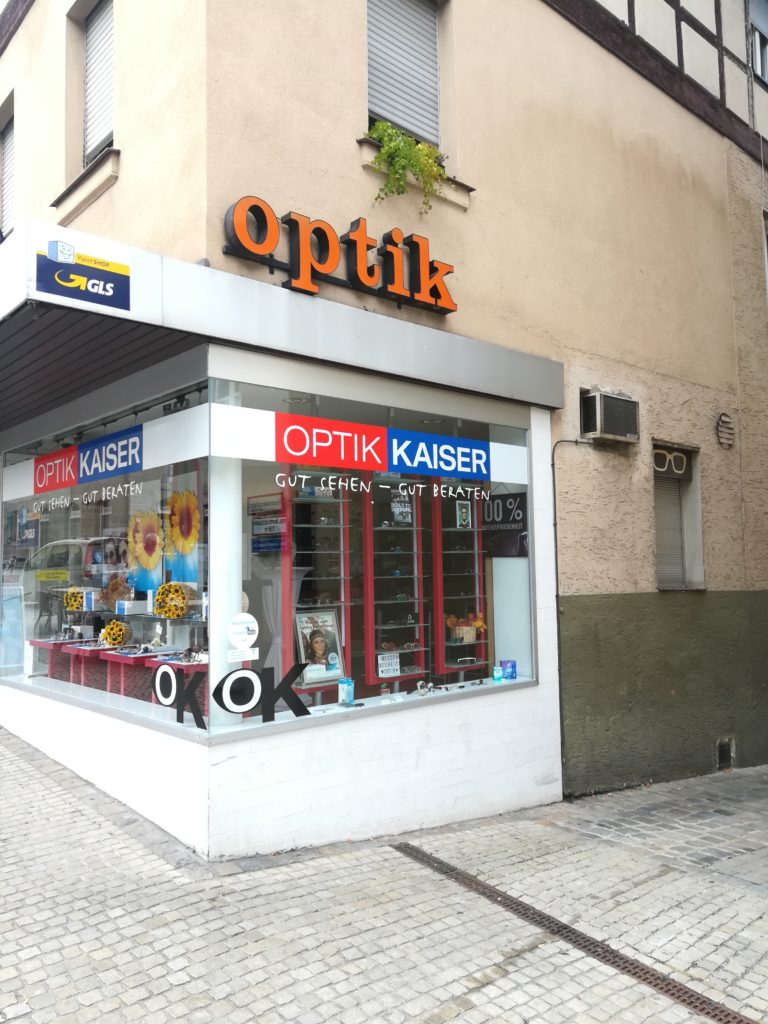 Optik Kaiser - Optiker Schwabach - Seitliche Ansicht des Ladengeschäfts in der Königstraße 20, 91126 Schwabach